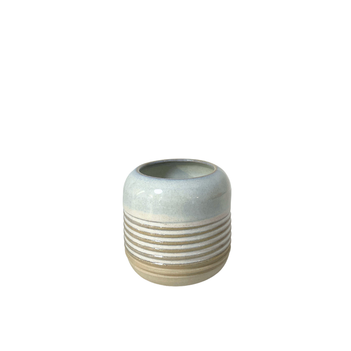 Het AB Ceramics Vaasje Wit Opaal is een kleine, ronde vaas van AB Ceramics met een glanzend opaal glazuur lichtgrijze bovenkant en horizontale beige en witte strepen op de onderste helft, afgebeeld tegen een effen witte achtergrond.