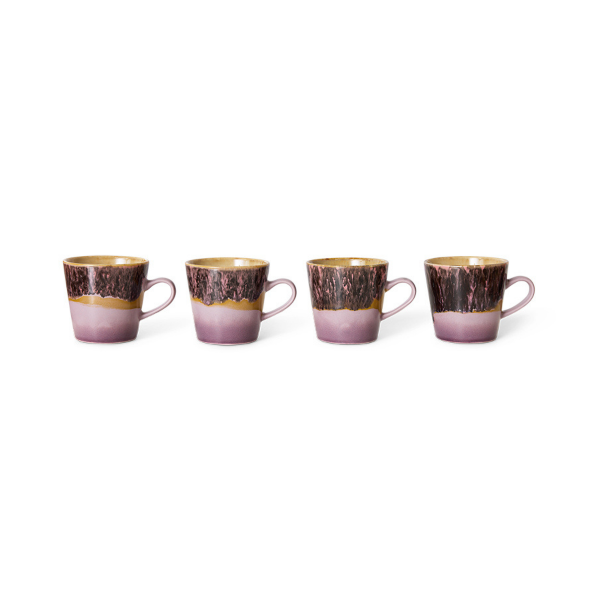 Vier HK Living 70s Ceramics Americano Mok Blast-mokken, elk met een roze-gouden kleurverloop en een donkerbruine rand met textuur, staan op een rij tegen een witte achtergrond — de perfecte keramische mok van HK Living voor je volgende Americano.