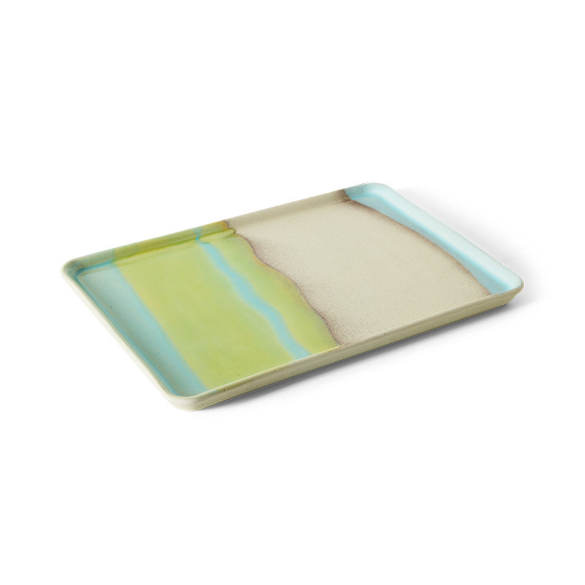 De HK Living 70s Ceramics Schaal Glint L is een glanzend rechthoekig dienblad in groen, beige en blauw met een op het landschap geïnspireerd ontwerp en opstaande randen, onderdeel van de 70s Ceramics schaal collectie van HK Living.