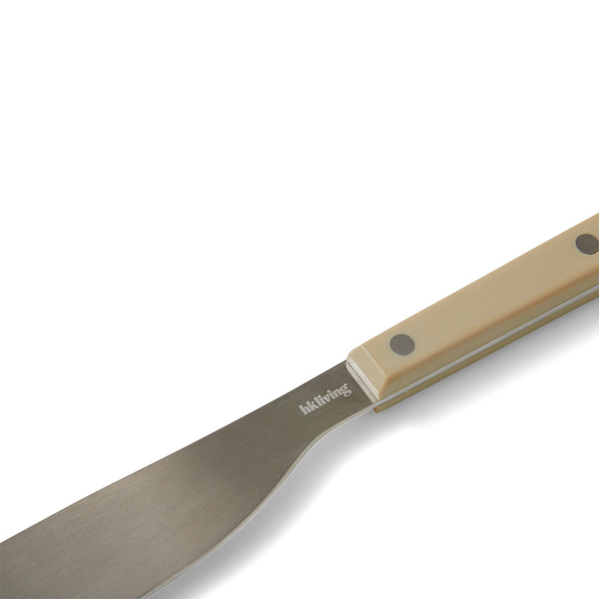 Een close-up van het HK Living 70s Cutlery Tafelmes Olijfgroen van HK Living, met een plat roestvrijstalen lemmet en een olijfgroen handvat, geïnspireerd op jaren 70 bestek. Het mes is afgebeeld tegen een effen witte achtergrond.