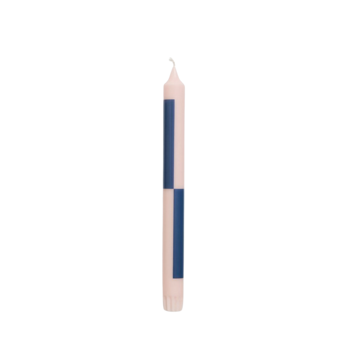 De Hay Patroon Kaars Roze Donkerblauw van Hay heeft een lichtroze ontwerp met twee verticale donkerblauwe rechthoeken - één in het midden en één onderaan - op een witte achtergrond.