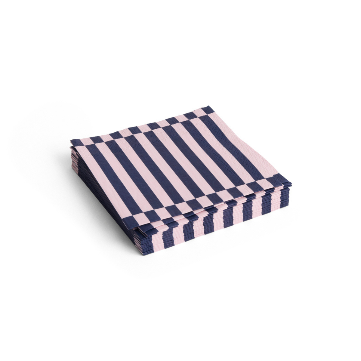 Een stapel Hay Pattern Papieren Servetten Lichtroze Donkerblauw 33/33 van Hay, met grafische verticale strepen, ligt als stijlvolle tafeldecoratie op een witte achtergrond.