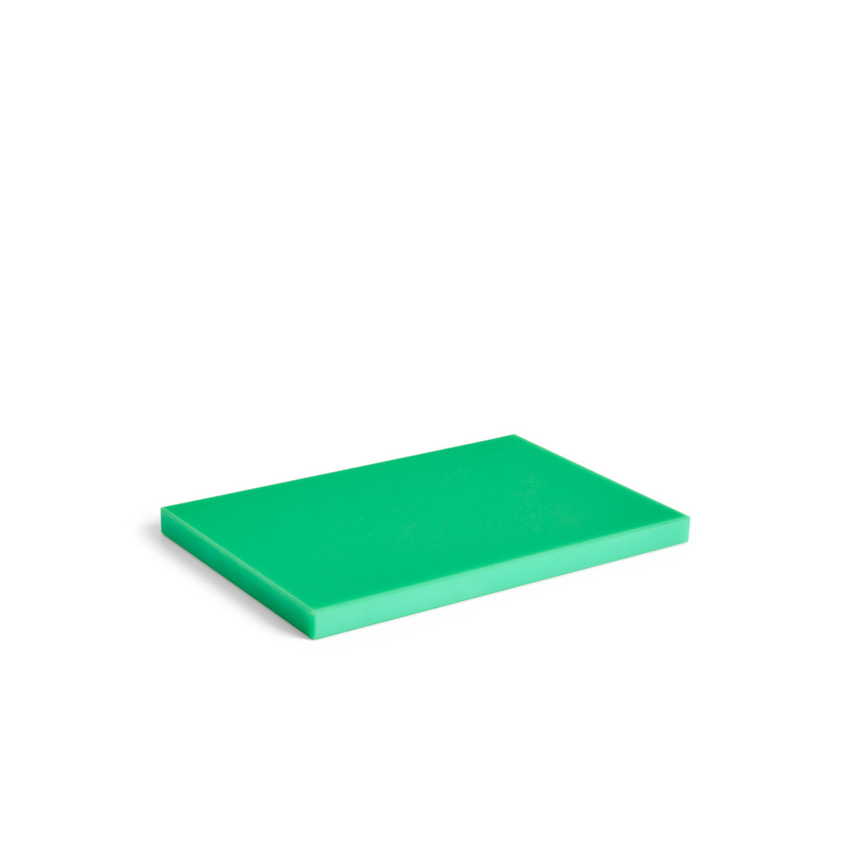 De Hay Slice Snijplank Groen 20/30, een rechthoekige groene polyethyleen snijplank van Hay, is geplaatst op een witte achtergrond.