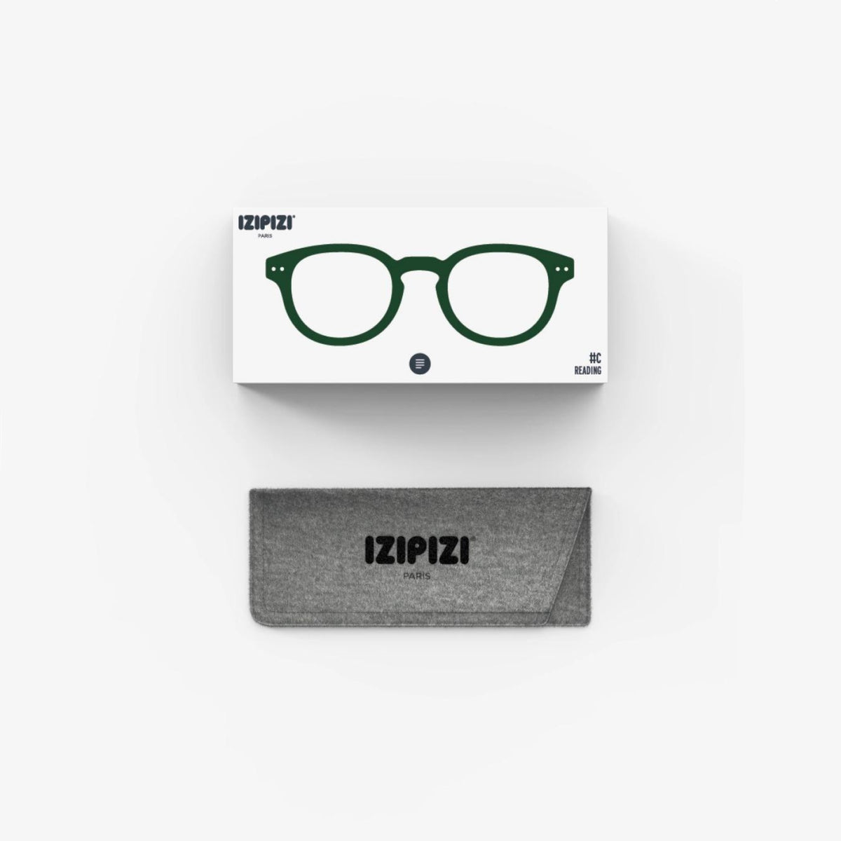 Een witte Izipizi doos met een groene illustratie van de Leesbril #C Khaki rust boven een gesloten grijze Izipizi stoffen etui, beide weergegeven op een witte achtergrond.