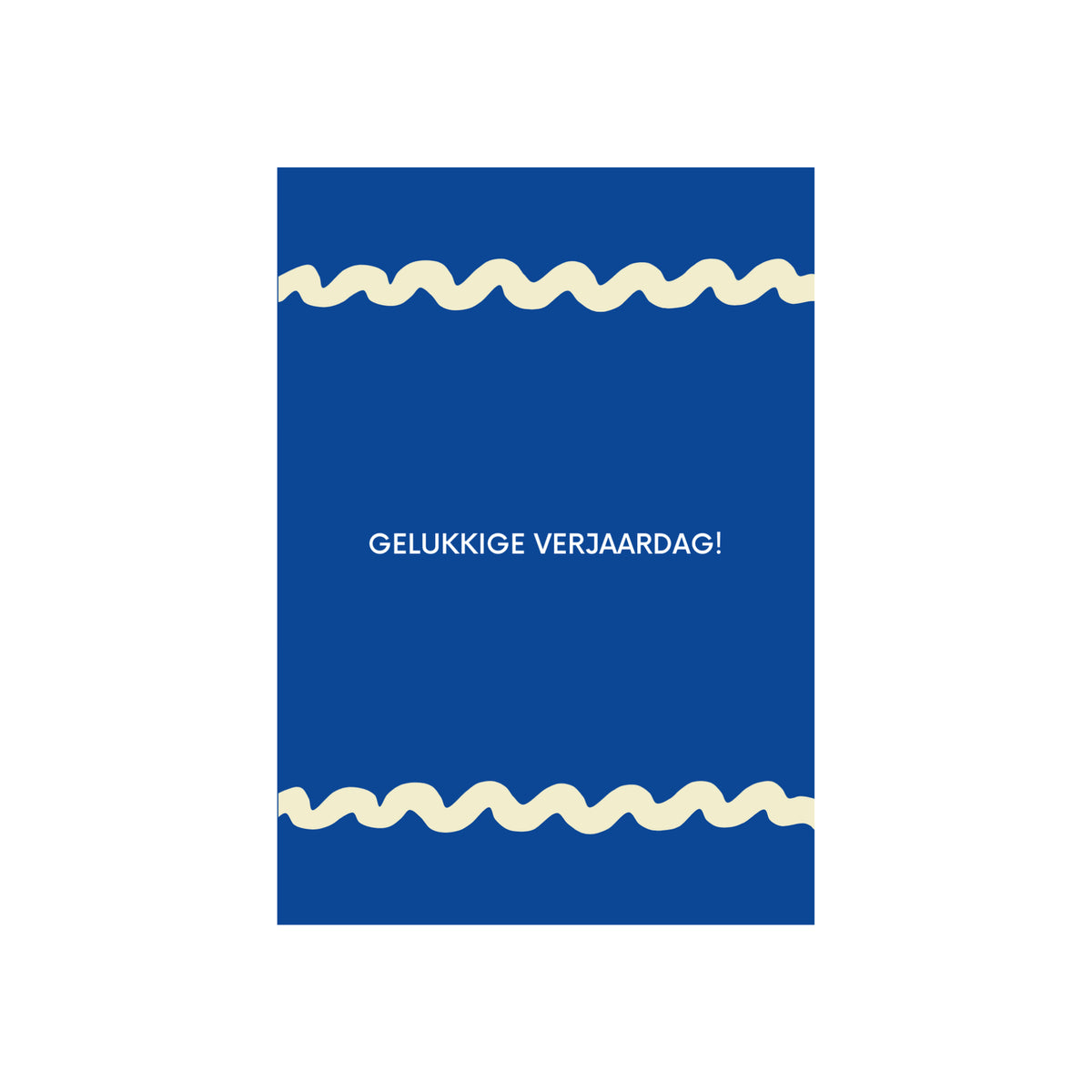 De Matriks JL Postkaart Gelukkige Verjaardag Dubbel van Matriks heeft een blauw ontwerp met golvende crèmekleurige lijnen aan de randen en centraal de tekst 'GELUKKIGE VERJAARDAG!' in wit.