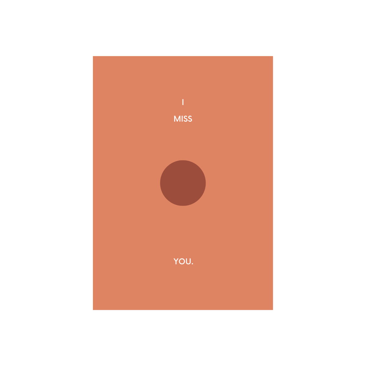 De Matriks JL Postkaart I Miss You Dubbel van Matriks heeft een minimalistische oranje rechthoek met "I MISS YOU." gecentreerd en gescheiden door een donkeroranje cirkel, op een witte achtergrond - perfect voor je ansichtkaartencollectie of voor elke gelegenheid.