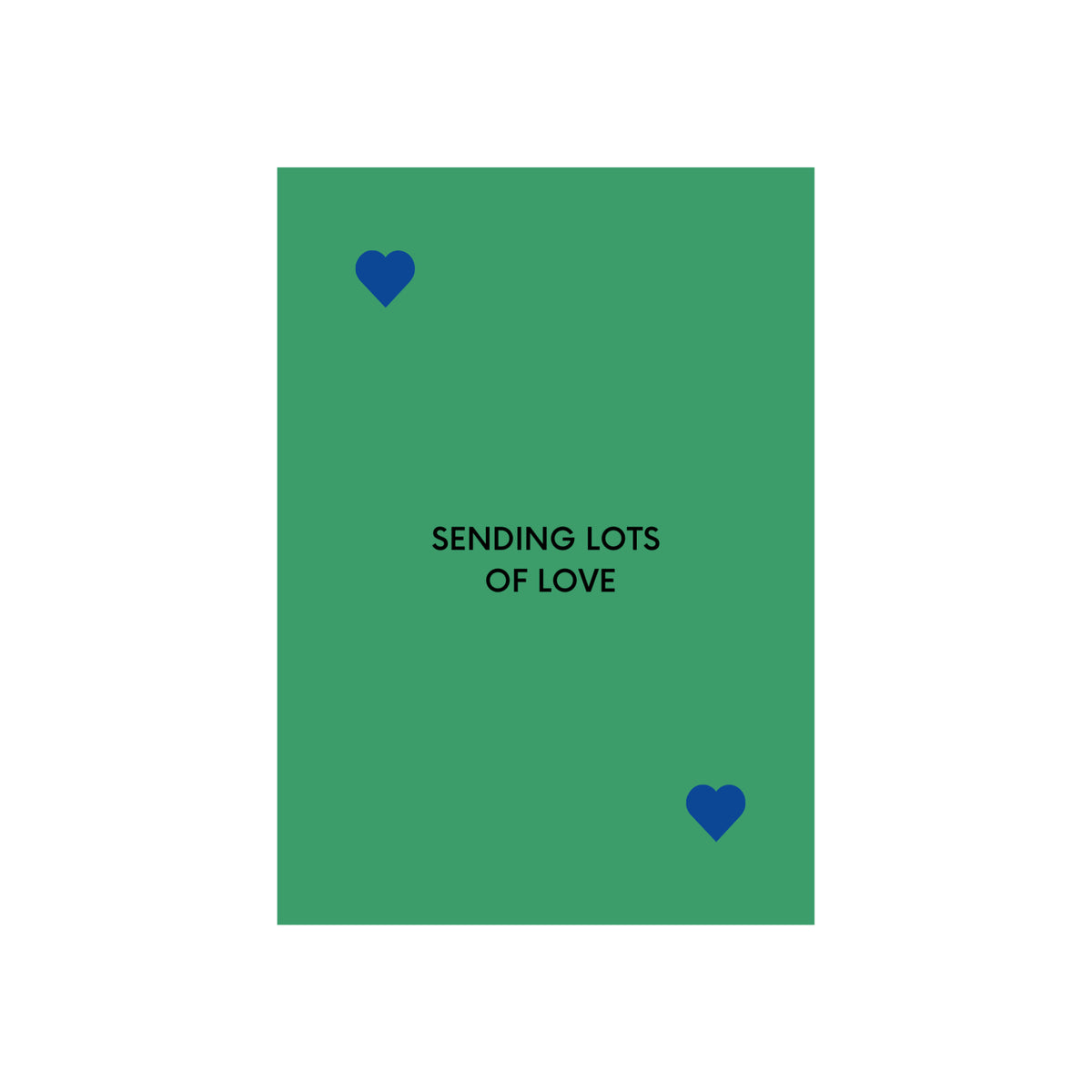 De Matriks JL Postkaart Sending Lots Of Love Dubbel heeft een groene rechthoek met blauwe hartjes linksboven en rechtsonder. In het midden staat de zwarte tekst "SENDING LOTS OF LOVE. Onderdeel van de Matriks postkaartcollectie van Julie Lindekens.