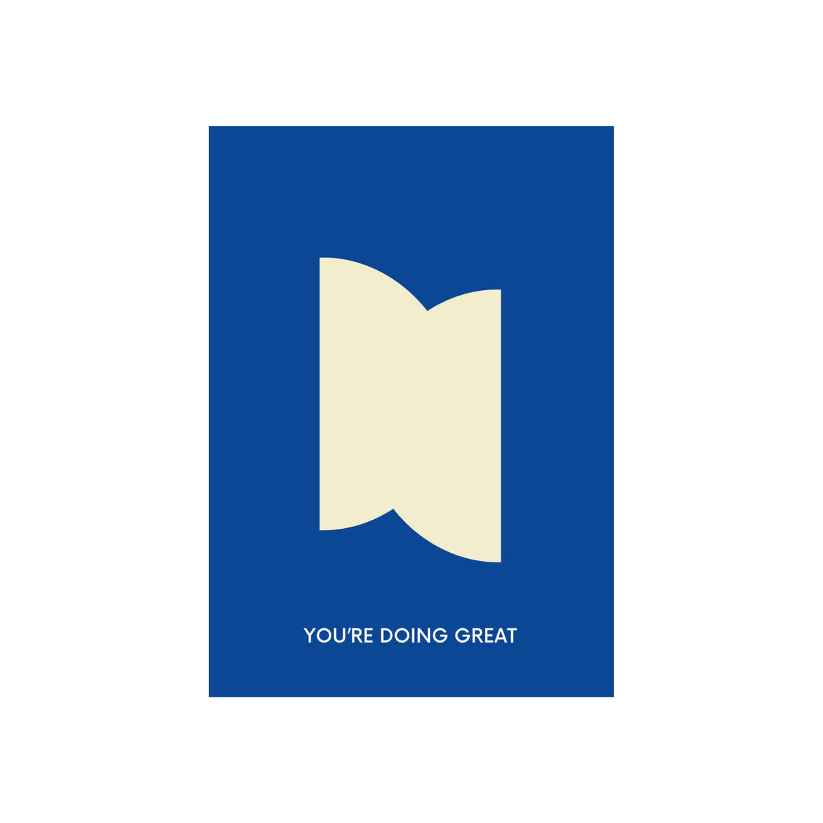 De Matriks JL Postkaart You're Doing Great Dubbel heeft een blauwe rechthoek met een lichtbeige abstracte open boekvorm in het midden en witte "YOURE DOING GREAT" tekst eronder, uit de Matriks collectie van Julie Lindekens. De achtergrond is wit.