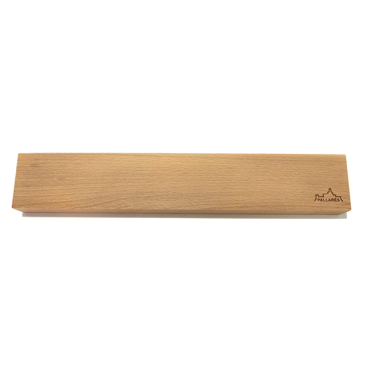 De Pallares Solsona Magnetische Messenhouder Beukenhout 45 cm heeft het merklogo rechtsonder gegraveerd tegen een witte achtergrond.
