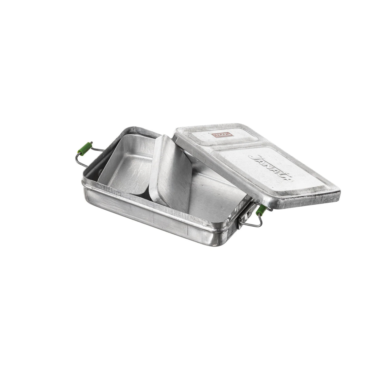 De Puebco Aluminium Lunch Box van Puebco is een rechthoekige lunchbox met groene handvatten, voorzien van een tussenschot en binnenbak, gedeeltelijk open en afgebeeld op een witte achtergrond-een stevige lunchbox in klassieke Puebco stijl.