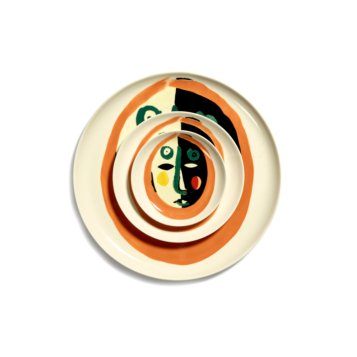 Het Serax Feast Ottolenghi Serveerbord Face N°1 D35 is een keramisch serveerbord met opvallende, geschilderde abstracte gezichtsontwerpen in levendige tinten zwart, groen, geel en oranje — perfect om je volgende bijeenkomst een artistieke toets te geven.
