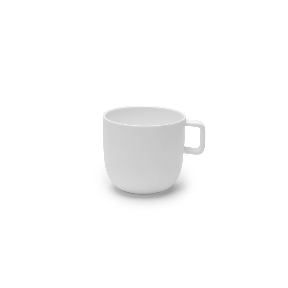 De Serax Base Koffiekop met Oor 30 cl is een slanke mok van wit keramiek met een handvat. Het minimalistische ontwerp weerspiegelt de verfijnde stijl van Serax, ideaal om te combineren met je favoriete designer onderbordje.