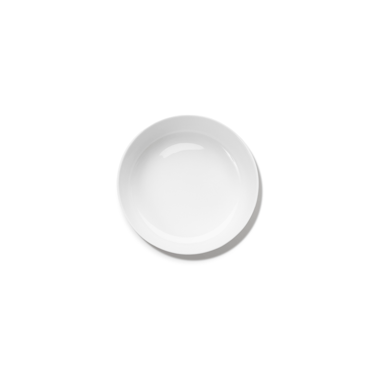 Een effen, lege Serax Base Lage Kom D20 kom van keramiek van Serax is gecentreerd op een witte achtergrond.