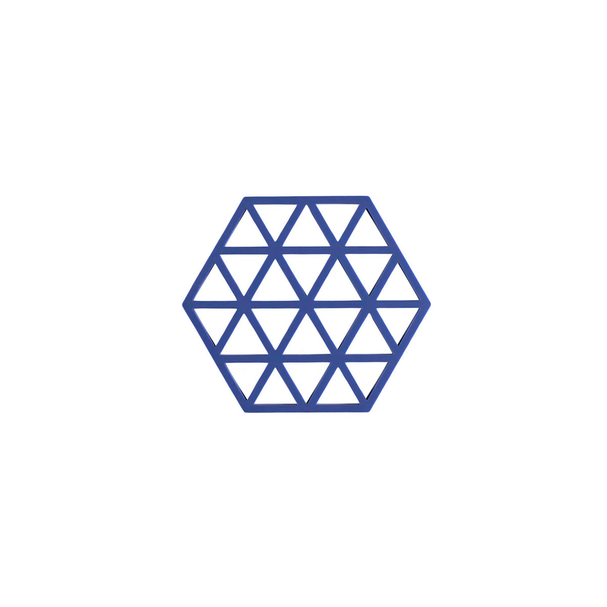 Een blauw zeshoekig geometrisch patroon van onderling verbonden driehoeken, gecentreerd op wit, lijkt op de Zone Denmark Triangles Trivet Indigo-een stijlvolle, hittebestendige siliconen tafelaccessoire van Zone Denmark.