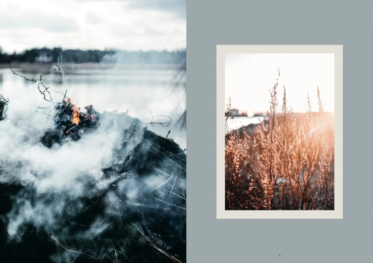 Een gesplitst beeld toont rook van een buitenvuur met daarachter een wazig meer, wat de sfeer oproept van Cozy Publishing's Sauna Boek, terwijl zonverlichte grassen en een heldere lucht het Noordse welzijn weerspiegelen.