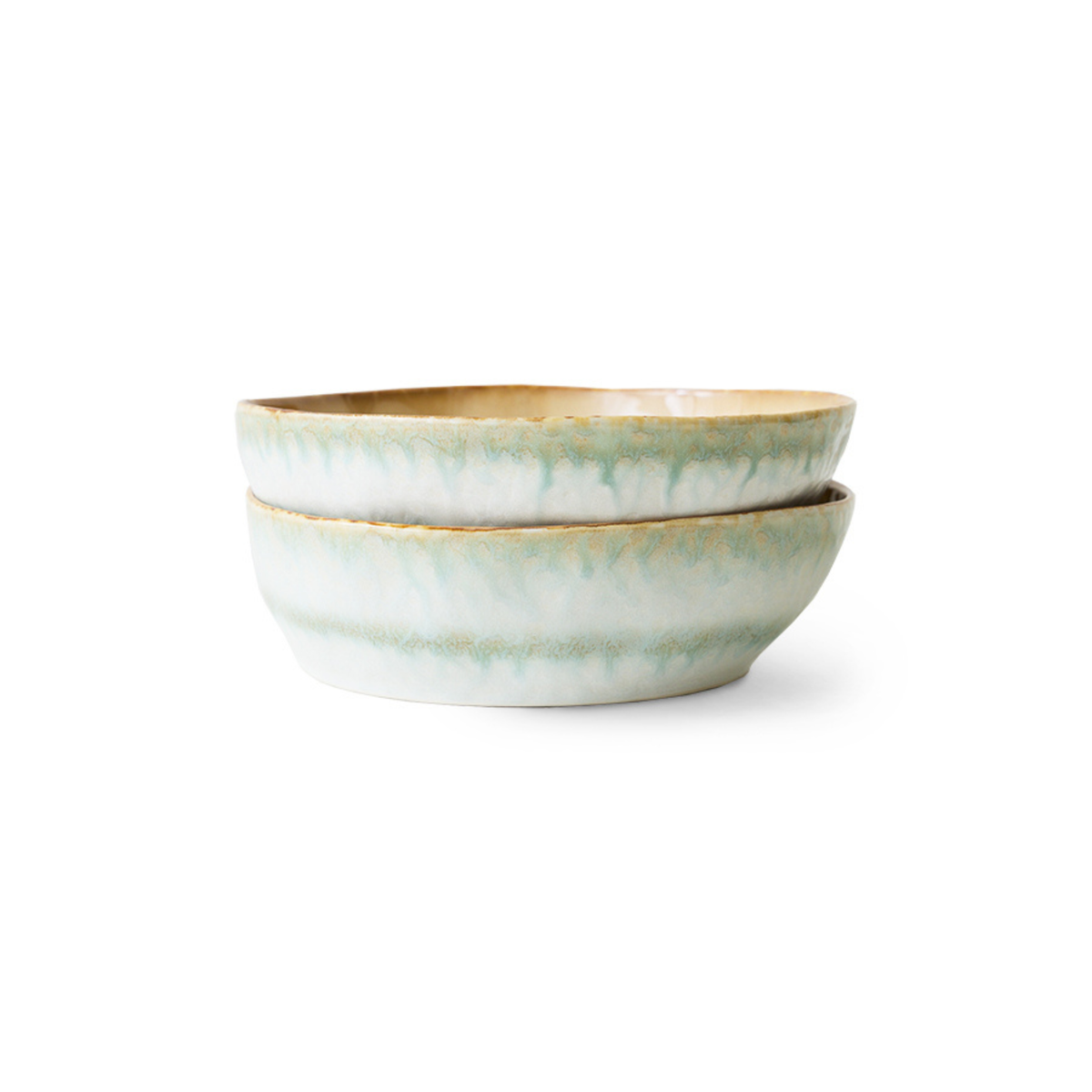 De HK Living 70s Ceramics Pasta Kom Petal 2 st. set bestaat uit twee stijlvolle kommen met groenblauw en beige glazuur, op elkaar gestapeld tegen een witte achtergrond - de ideale aanvulling op je serviescollectie.