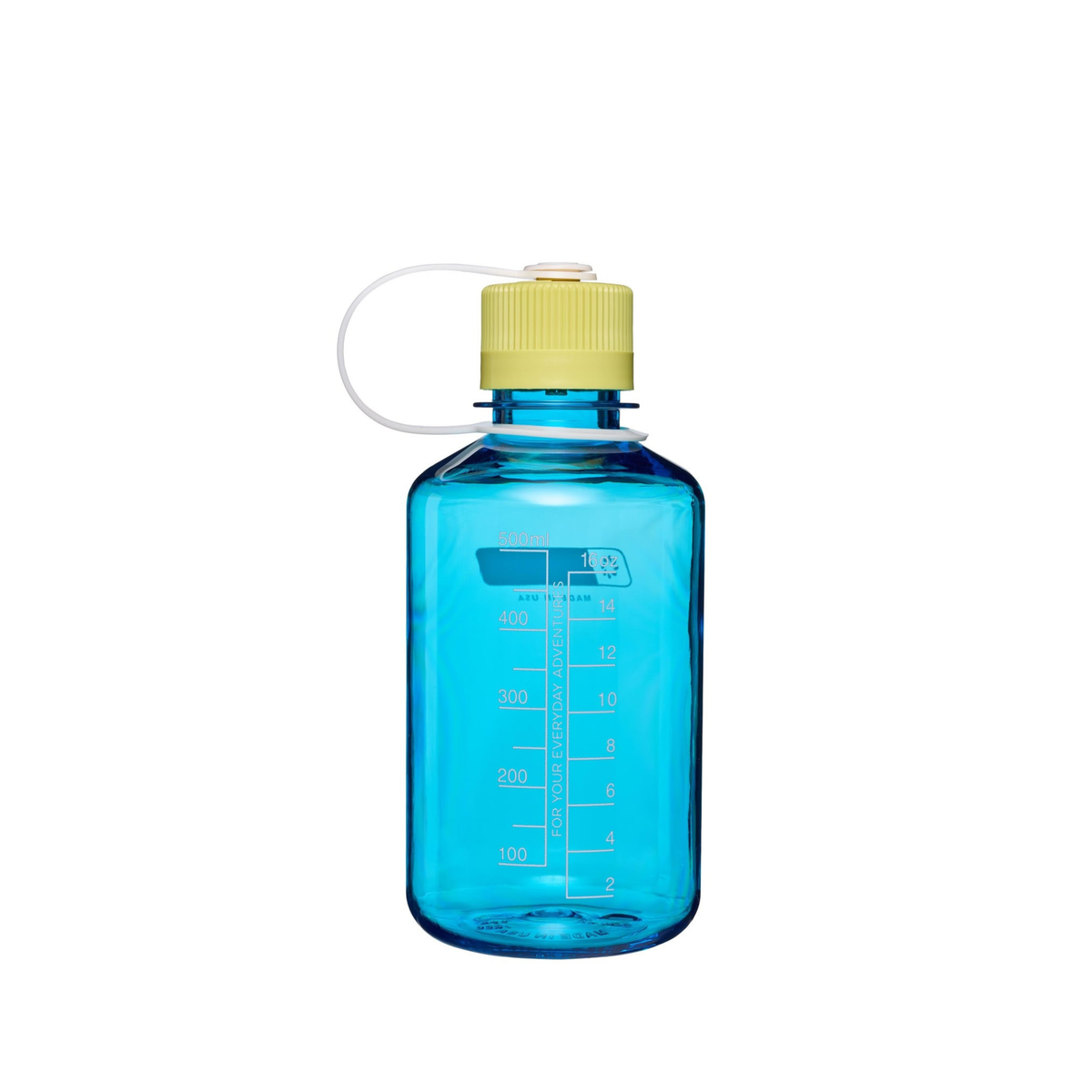De Nalgene Drinkfles Smalle Opening Blauw Atoll Endive 500 ml is een BPA-vrije waterfles met maatstreepjes, een gele schroefdop, een witte draaglus en een smalle opening, afgebeeld op een effen witte achtergrond.