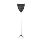 De Alessi Dr. Skud Vliegenmepper Grijs heeft het kenmerkende ontwerp van Philippe Starck met een geperforeerde ovale kop en lange steel, uitgevoerd in grijs tegen een strakke witte achtergrond.