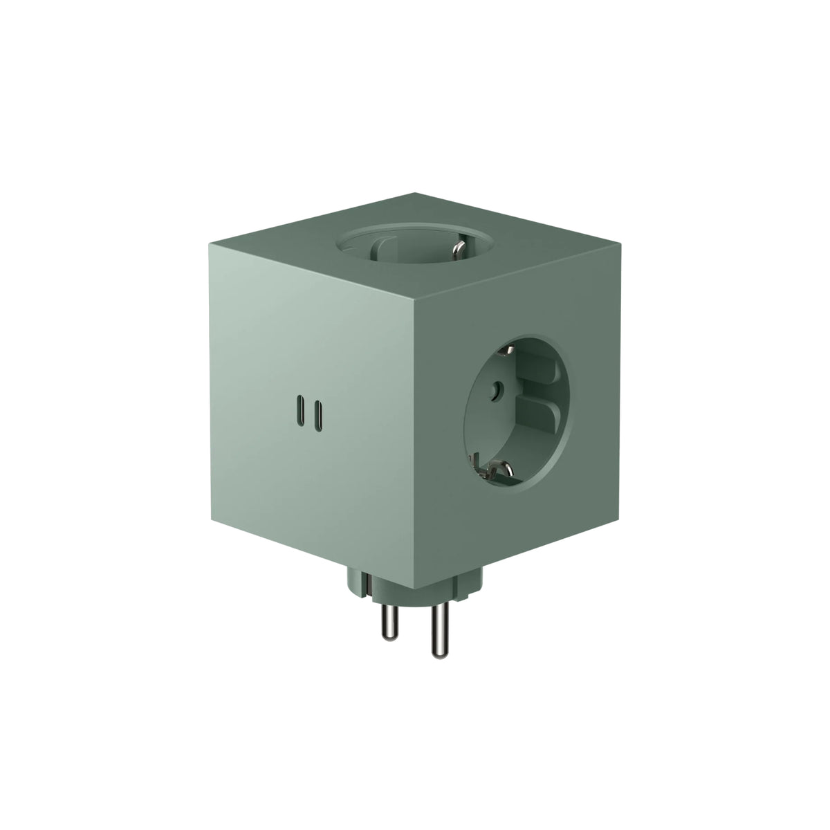 Avolt Square 2 USB-C Stekkerdoos Eik Groen- een kubusvormige groene stroomadapter van Avolt met meerdere stopcontacten, twee ronde pinnen en een USB-C-poort, geïsoleerd op wit.