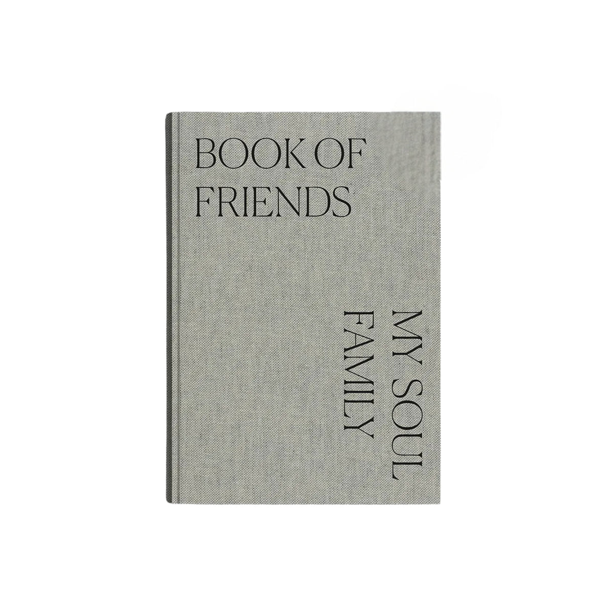 Het Cozy Publishing Book of Friends Notitieboek is een grijs hardcover vriendenboek met vetgedrukte zwarte titels "BOOK OF FRIENDS" en "MY SOUL FAMILY", ideaal voor het vastleggen van herinneringen, van Cozy Publishing, geïsoleerd op een witte achtergrond.