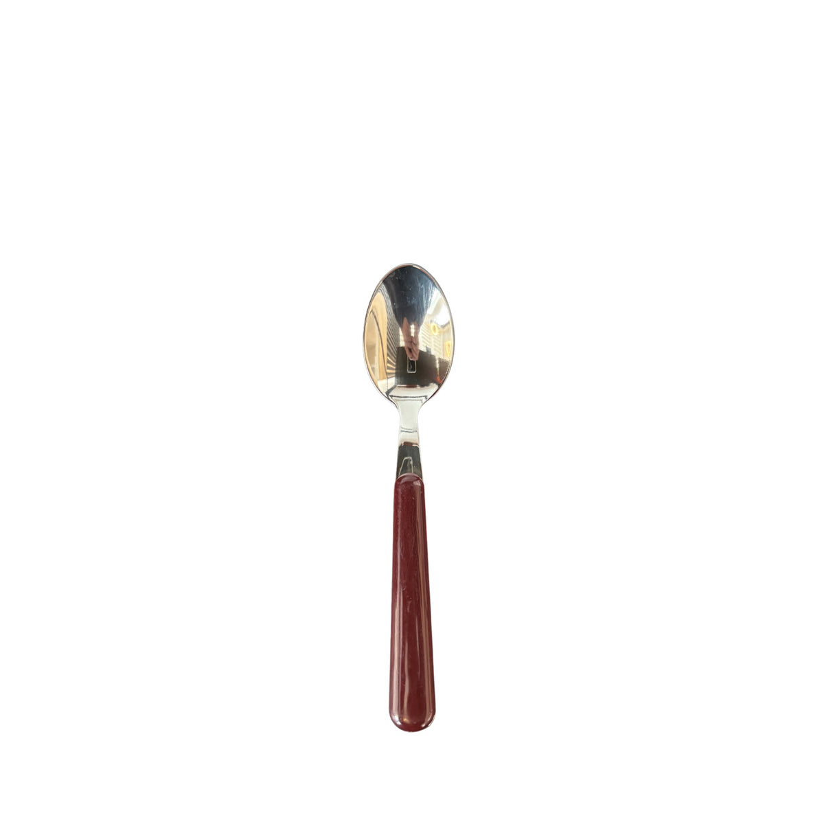 Een EME Brio Koffielepel Bordeaux met een glanzende, reflecterende kom en bordeaux handvat, geïnspireerd op Italiaans design, is gecentreerd op een effen witte achtergrond.