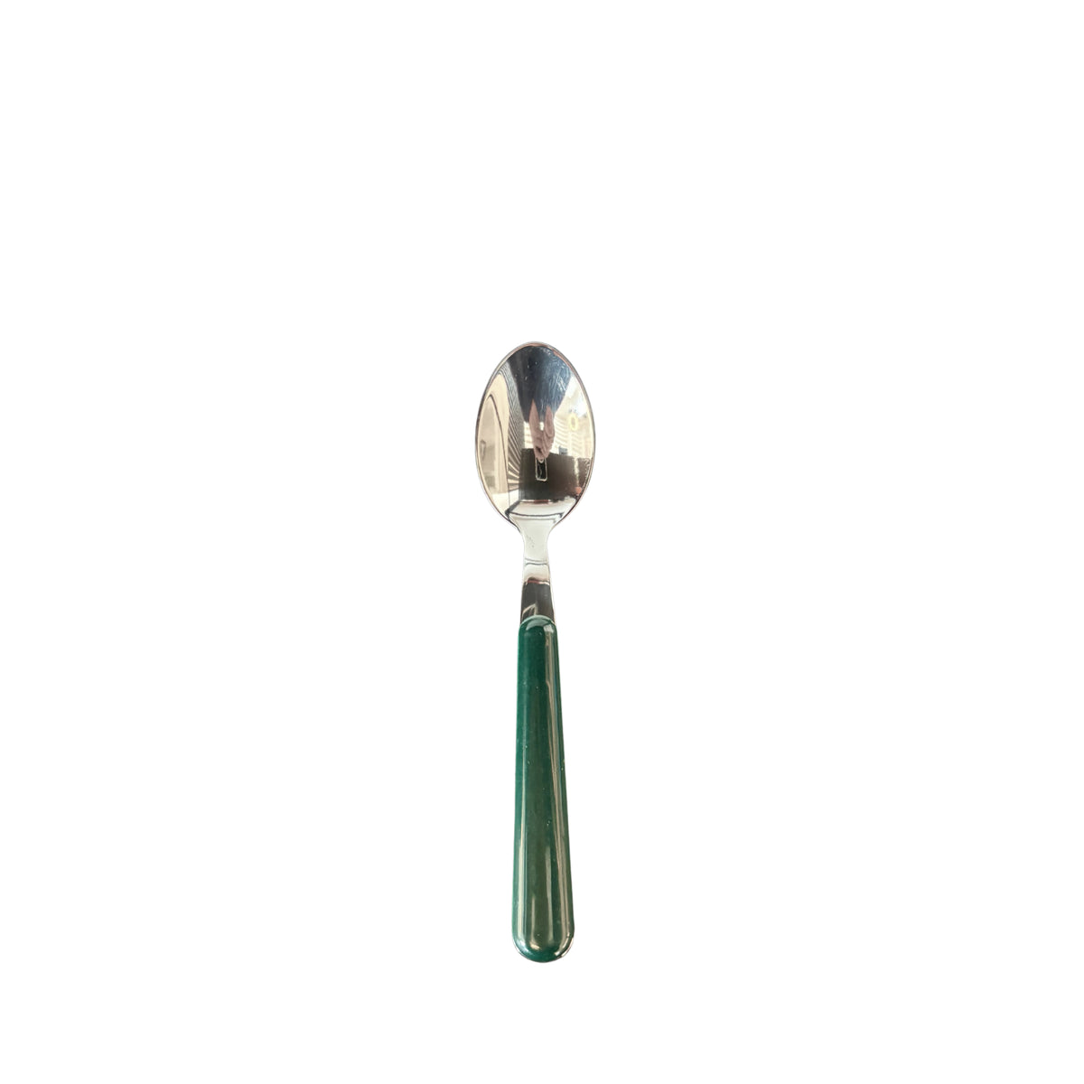 Een EME Brio Koffielepel Groen, met een glanzend metalen ovalen kom en een donkergroen handvat geïnspireerd op Italiaans design, is gecentreerd op een effen witte achtergrond.