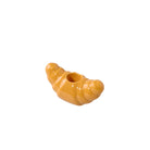 De Fluid Market Croissant Kandelaar is een kleine, glanzend gele kandelaar van keramiek in de vorm van een croissant, met een opening aan de bovenkant en tegen een effen witte achtergrond - een uniek stuk van Fluid Market.