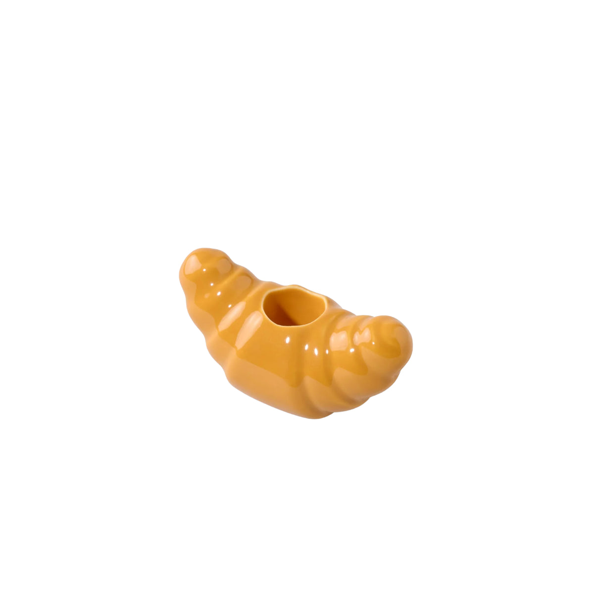 De Fluid Market Croissant Kandelaar is een kleine, glanzend gele kandelaar van keramiek in de vorm van een croissant, met een opening aan de bovenkant en tegen een effen witte achtergrond - een uniek stuk van Fluid Market.