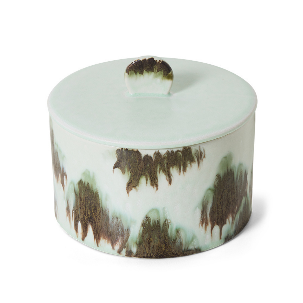 De HK Living 70s Ceramics Koekjestrommel Tide is een ronde, keramische koekjestrommel met deksel, afgewerkt met een lichtgroene glazuurlaag en bruine golfpatronen – een retro-geïnspireerd ontwerp van HK Living.