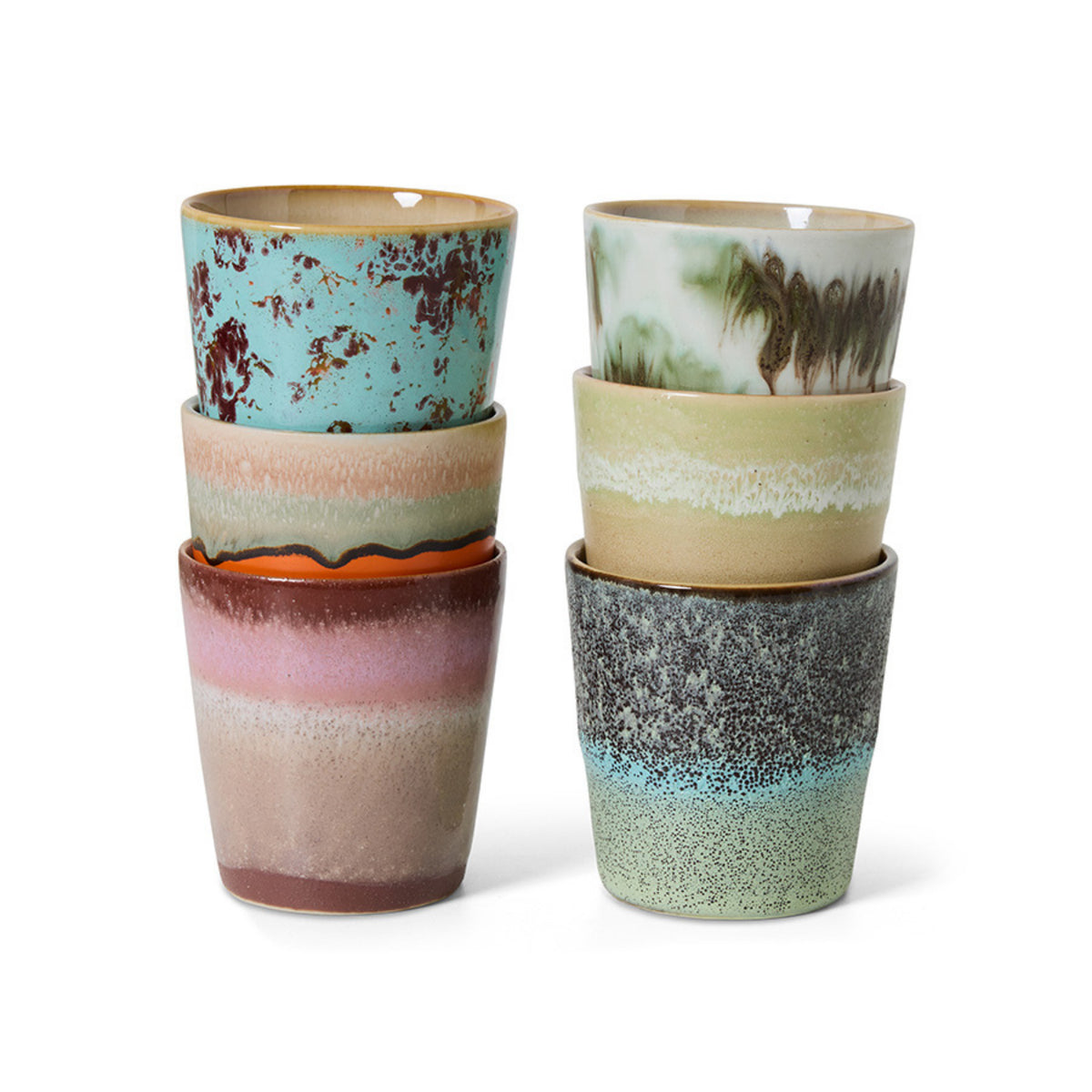 Set van 6 HK Living 70s Ceramics Koffiemok Surreal: elk kopje heeft een uniek, kleurrijk glazuur met aardetinten, blauw, groen en roze voor een handgemaakt en artistiek effect. Stijlvol gestapeld in twee kolommen.