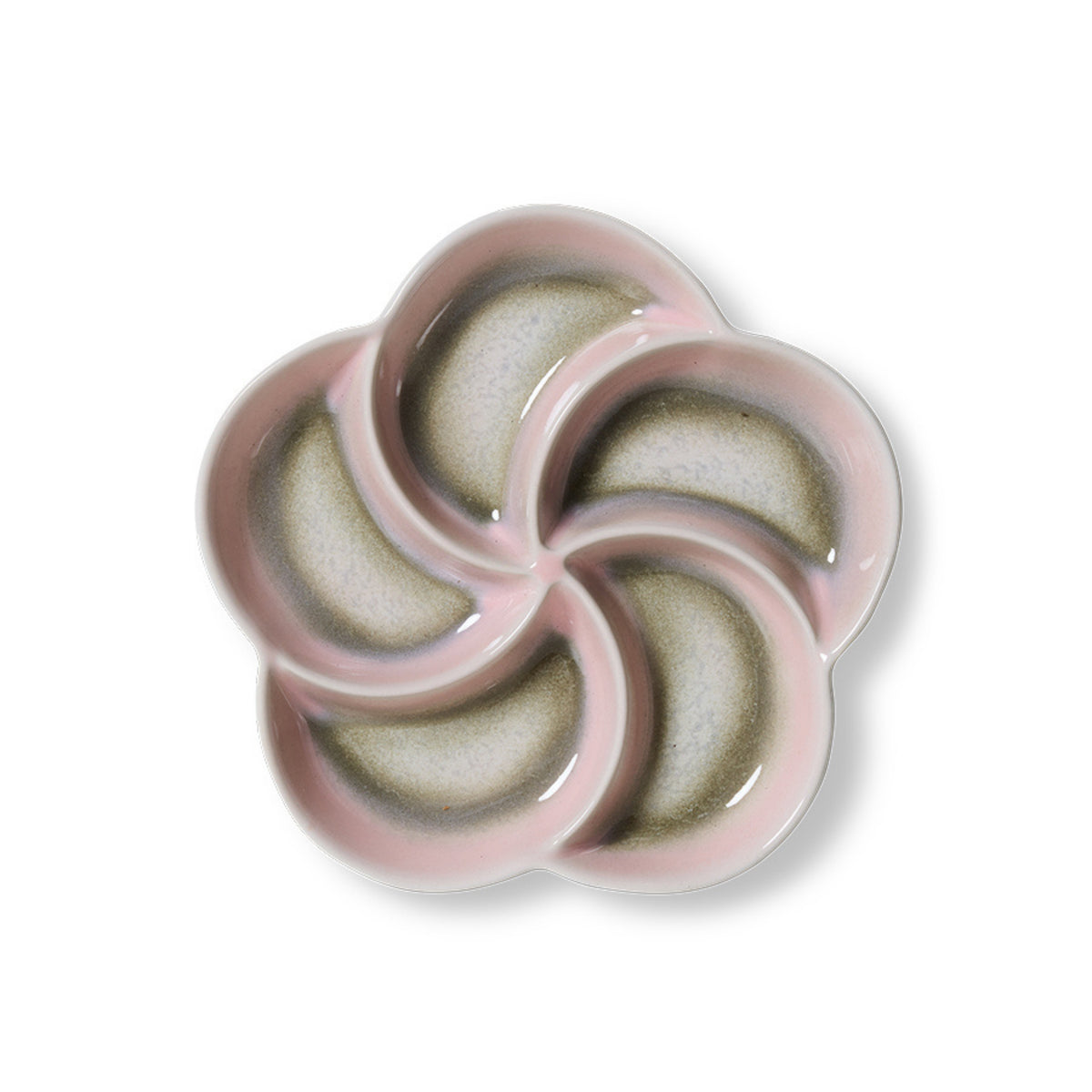 De HK Living 70s Ceramics Snack Schaal Muse heeft vijf bloembladvormige secties in een bloemmotief, met een zachtroze rand en grijs-beige hart, die de elegante charme van jaren 70 keramiek uitstralen - perfect voor het serveren van snacks.