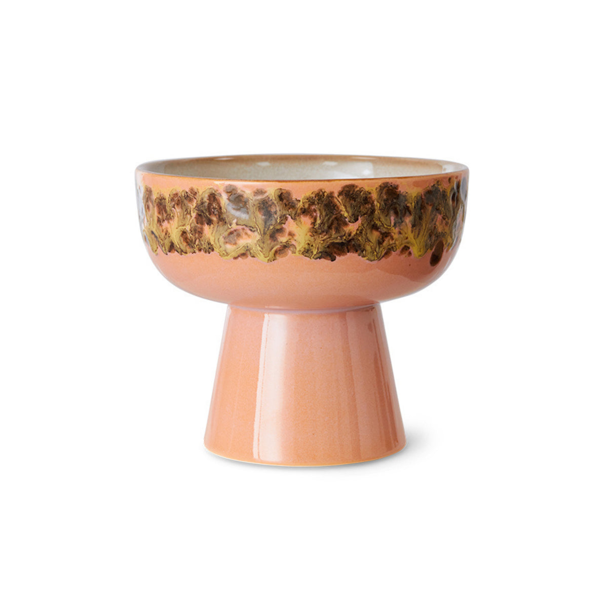 De HK Living 70s Ceramics Tapas Kom op Voet Lush L is een schaal op voet met een glanzende perzikkleurige basis en een aardetint, gestructureerde rand met bruine en groene accenten. Dit handgemaakte servies brengt moderne kunstzinnigheid op tafel.