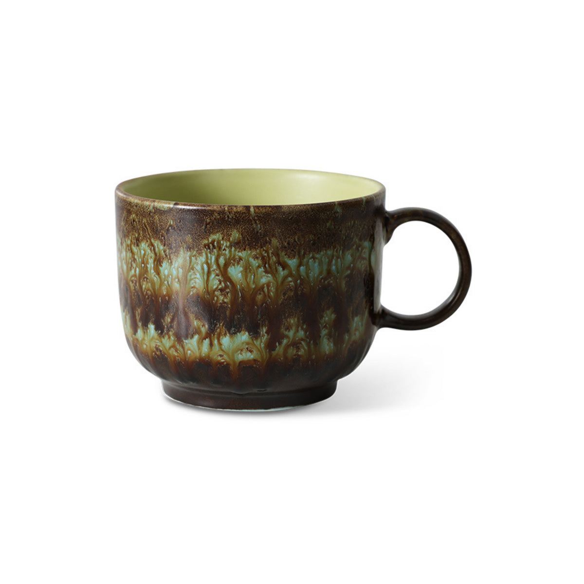 De HK Living 70s Ceramics Theekop Vesper is een mok van keramiek met een donkerbruin en groen gemarmerd glazuur, een stevige lichtgroene binnenkant, een afgerond lichaam en een groot handvat, tegen een witte achtergrond.