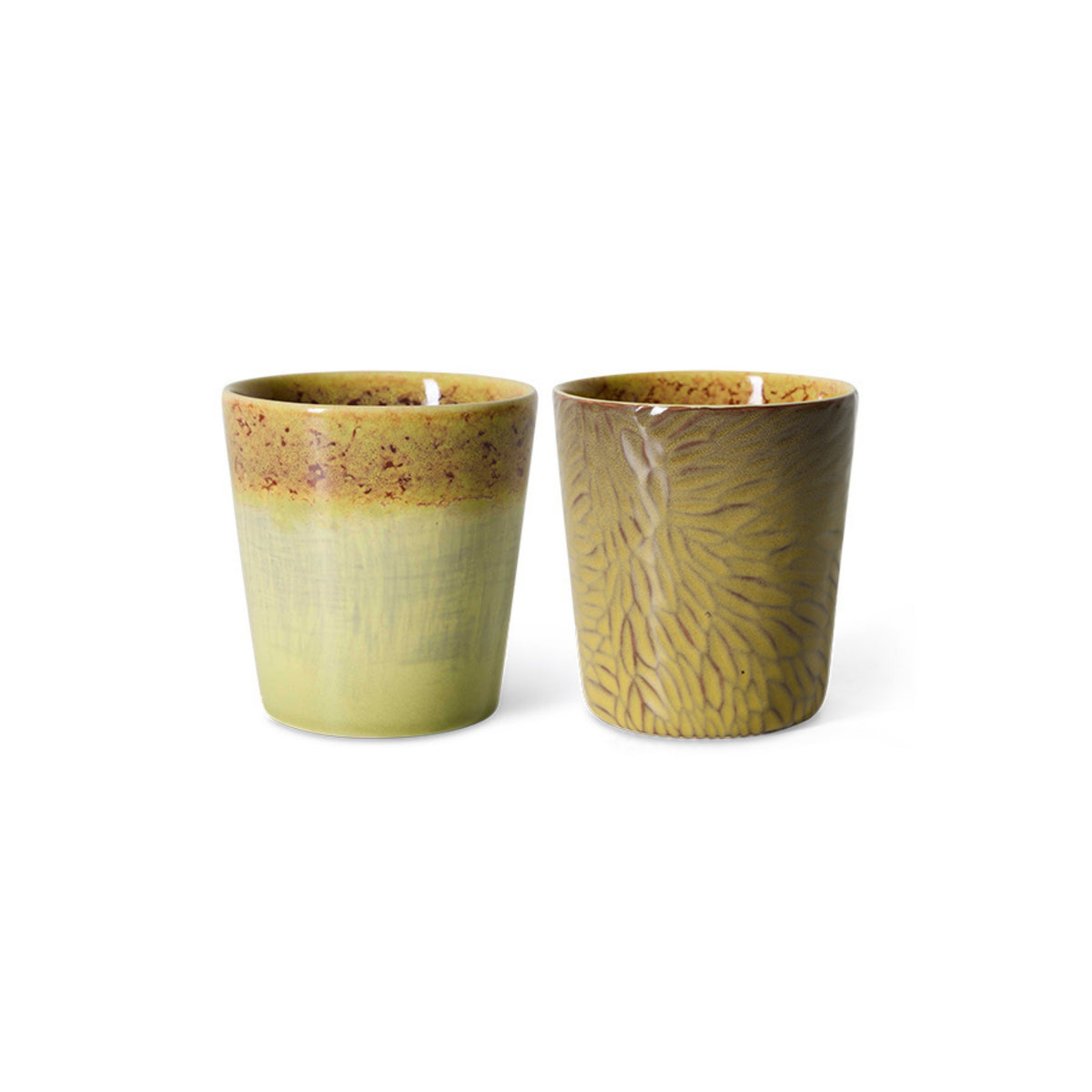 De HK Living 70s Ceramics Van Gogh Koffiekop Zonnebloemen (set van 2) bestaat uit decoratieve koffiekopjes met een unieke afwerking van groen glazuur, geïnspireerd op Van Goghs zonnebloemencollectie. Beide stukken zijn van HK Living en tonen artistiek keramisch vakmanschap.