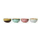 Vier HK Living 70s Ceramics XS Kom Modernist kommen, elk met een uniek glazuur-bruin/geel, groen/wit, roze met textuur en lichtblauw subtiel, staan op een rij op een witte achtergrond. Merk: HK Living.