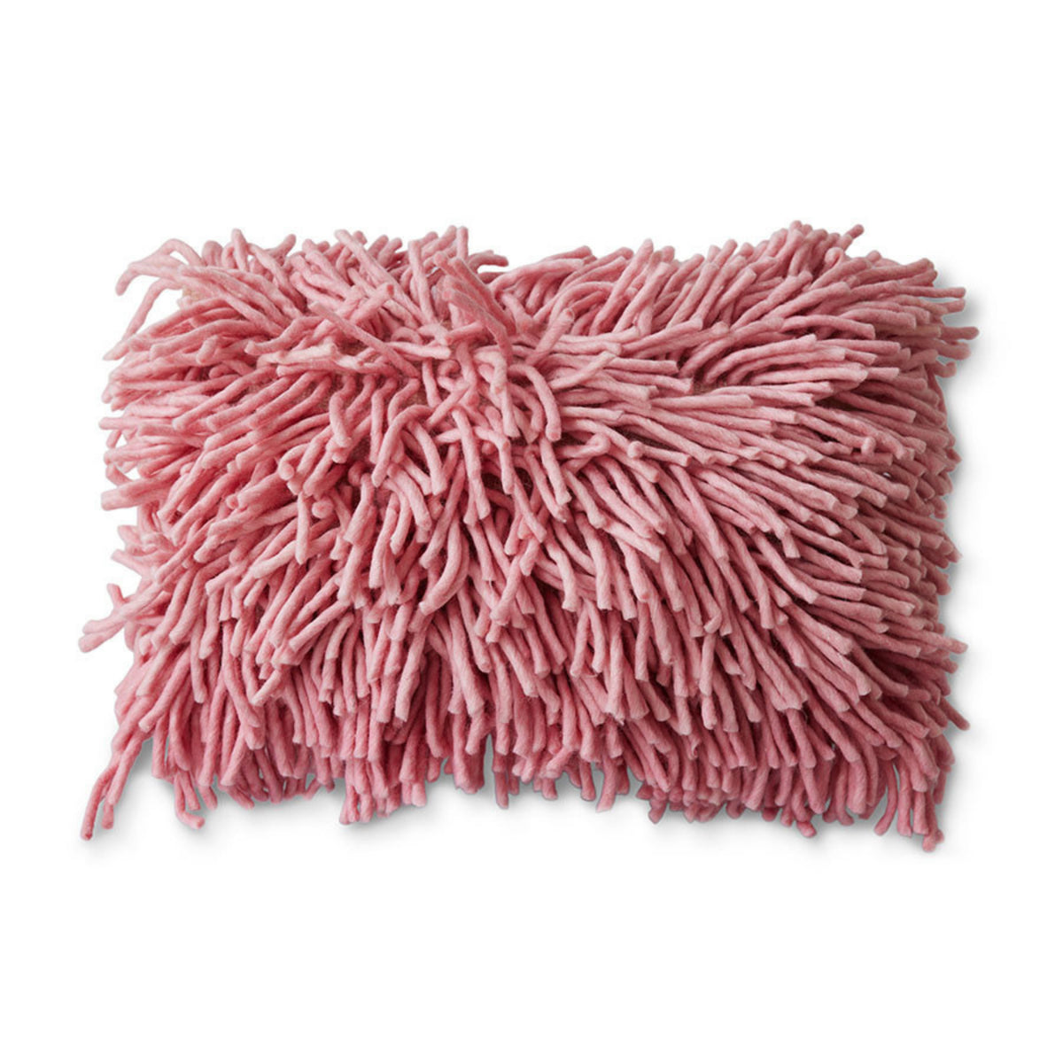 De HK Living Rugged Kussen Roze 70/45, een rechthoekig roze kussen met zachte, ruige noedelachtige strengen en een hoogpolige structuur van HK Living, wordt getoond tegen een witte achtergrond.