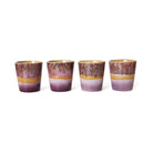 Vier HK Living 70s Ceramics Koffiekop Blast kopjes, met glanzende, verlopen aardetinten van paars, bruin en beige, roepen een retro vibe op en staan op een rij tegen een witte achtergrond.