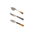 De HK Living Kaasmesjes Havana 3 st. set bestaat uit drie kaasmessen met roestvrijstalen lemmeten en bruine, zwarte en gouden decoratieve handvatten, naast elkaar op een witte achtergrond.