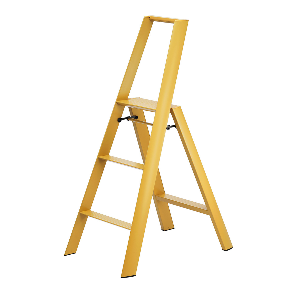 Een Hasegawa Lucano-ladder met drie treden in de kleur Geel van Hasegawa, met een modern Japans ontwerp in geel, staat open op een witte achtergrond.