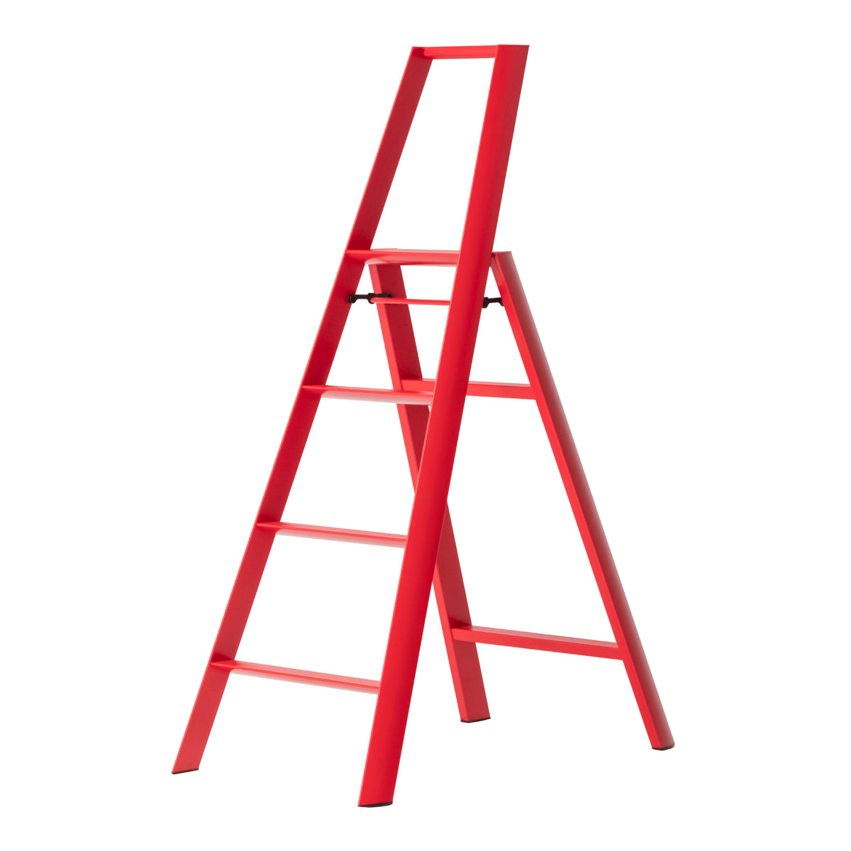 De Hasegawa Lucano Ladder 4 Step Rood van Hasegawa, in helder rood, staat open op een witte achtergrond. Het heeft een modern, minimalistisch Japans geïnspireerd ontwerp met slanke poten en vlakke treden.