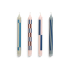 Set van 4 Hay Patroon Kaarsen Roze en Blauw met unieke geometrische patronen in pastelkleuren, ideaal voor Scandinavisch interieur of als cadeau. Merk: Hay.