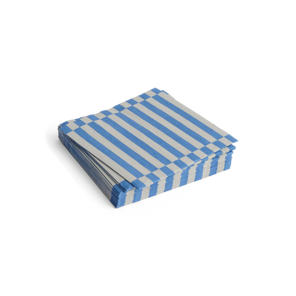 De Hay Pattern Papieren Servetten Grijs Blauw Streep 33/33 van Hay zijn gestapeld afgebeeld op een witte achtergrond. Deze stijlvolle, FSC gecertificeerde servetten hebben een grijs blauw streep ontwerp voor een eco-vriendelijke touch.