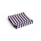 Een stapel Hay Pattern Papieren Servetten Lichtroze Donkerblauw 33/33 van Hay, met grafische verticale strepen, ligt als stijlvolle tafeldecoratie op een witte achtergrond.