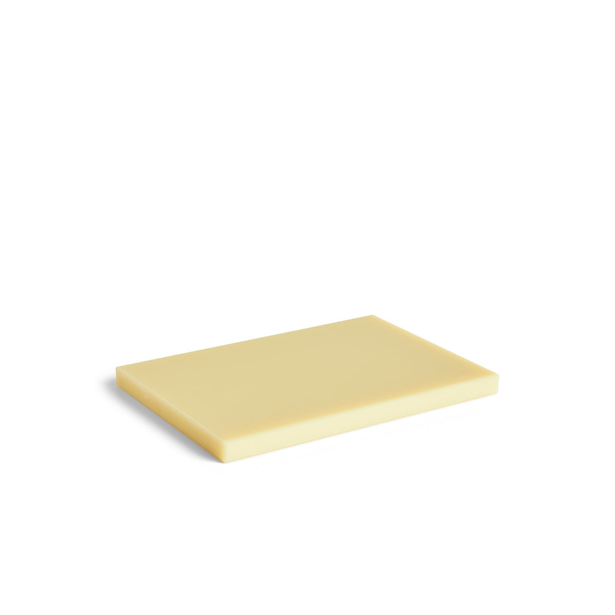 Een enkele Hay Slice Snijplank Geel 20/30 kaas van het merk Hay rust plat op een witte achtergrond.