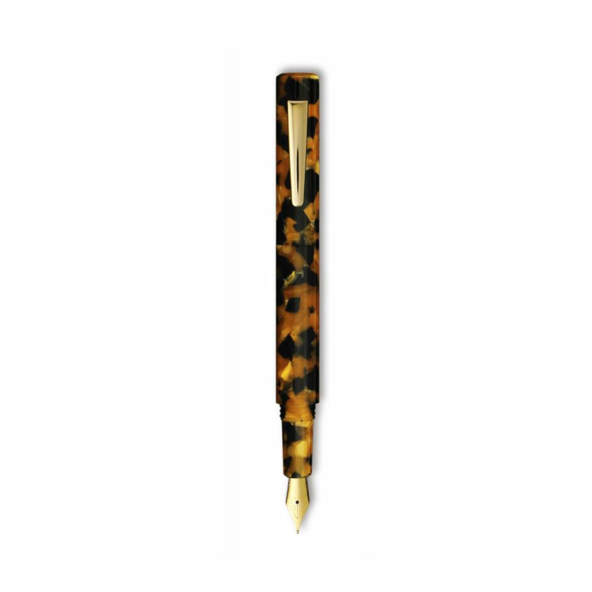 De Hightide Marmeren Fountain Vulpen Bruin, met een schildpadpatroon, gouden accenten en een gouden penpunt, wordt verticaal afgebeeld tegen een witte achtergrond.