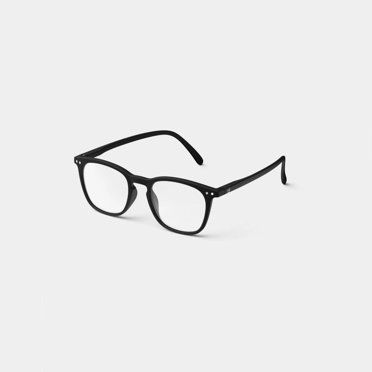 De Izipizi Leesbril #E Zwart van Izipizi heeft een zwart montuur en heldere glazen op een witte achtergrond - een stijlvolle unisex leesbril die perfect is voor elke look.