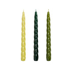&Klevering Bravo Kaarsen Groen 3 st.-drie spiraalgedraaide kaarsen in lichtgroen, donkergroen en olijfgroen, ideaal als luxe handbeschilderde cadeaukaarsen.