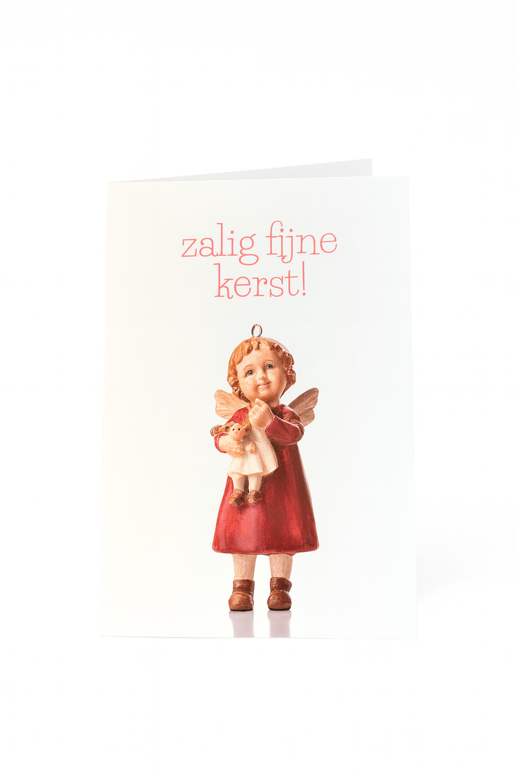 Op de Matriks Kerstkaart Zalige Fijne Kerst! van Matriks staat een engel in een rode jurk die een paddenstoel vasthoudt en de Nederlandse tekst "zalig fijne kerst!" erboven - perfect om feestelijke vrolijkheid te sturen.