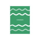 Een groene "Matriks JL Postkaart Congrats Green Dubbel" met drie gouden lijnen en 'CONGRATS!' in wit, gecentreerd. Van het merk Matriks. De achtergrond is effen wit en de kaart maakt deel uit van een vrolijke postkaartcollectie.