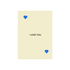 De Matriks JL Postkaart I Love You Dubbel van Matriks is een crèmekleurige kaart uit hun postkaartcollectie, met blauwe harticoontjes in twee hoeken en de woorden "I LOVE YOU" in het midden in zwart - een van hun ontroerende kaarten met teksten.